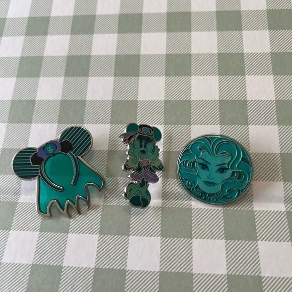 Disney Jewelry - Disney Minnie Mouse Main Attractions Haunted Mansion Pin Set